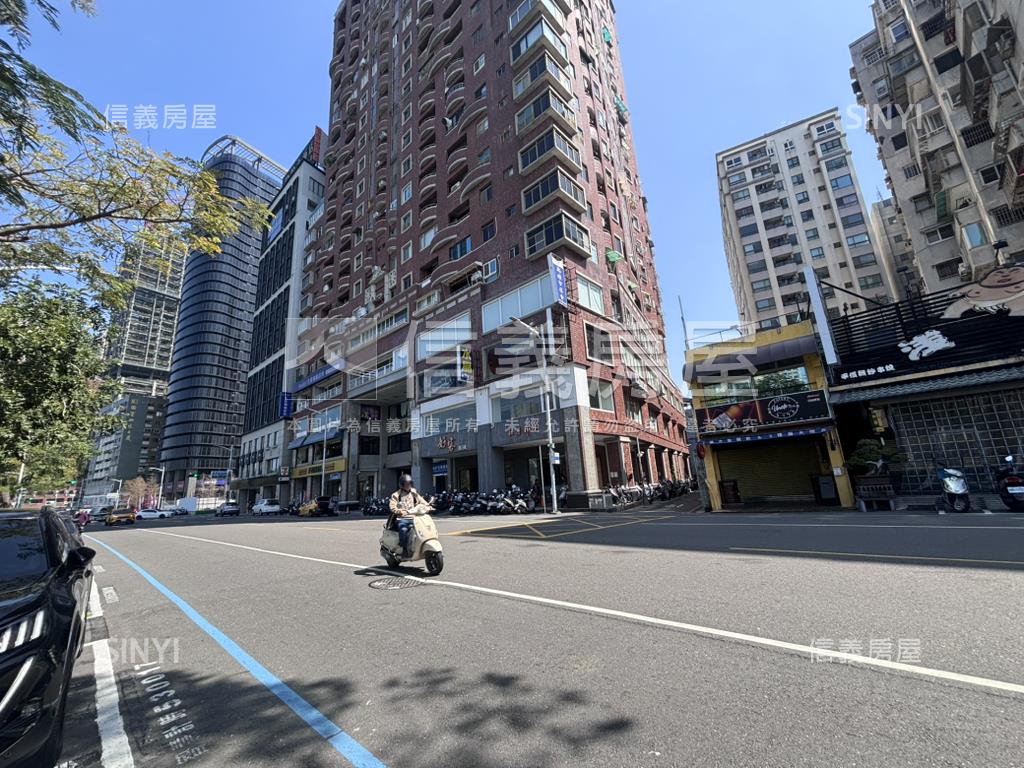 愛河首排。豪景大坪店霸房屋室內格局與周邊環境