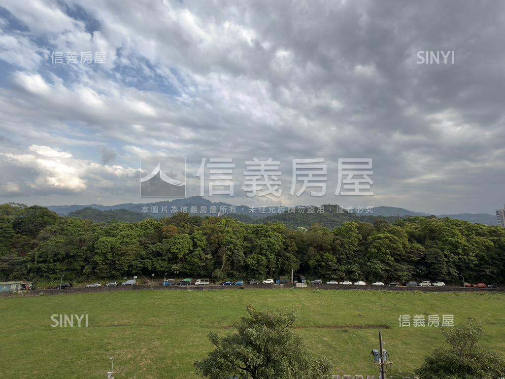 空屋！山巒遠景車庫別墅房屋室內格局與周邊環境