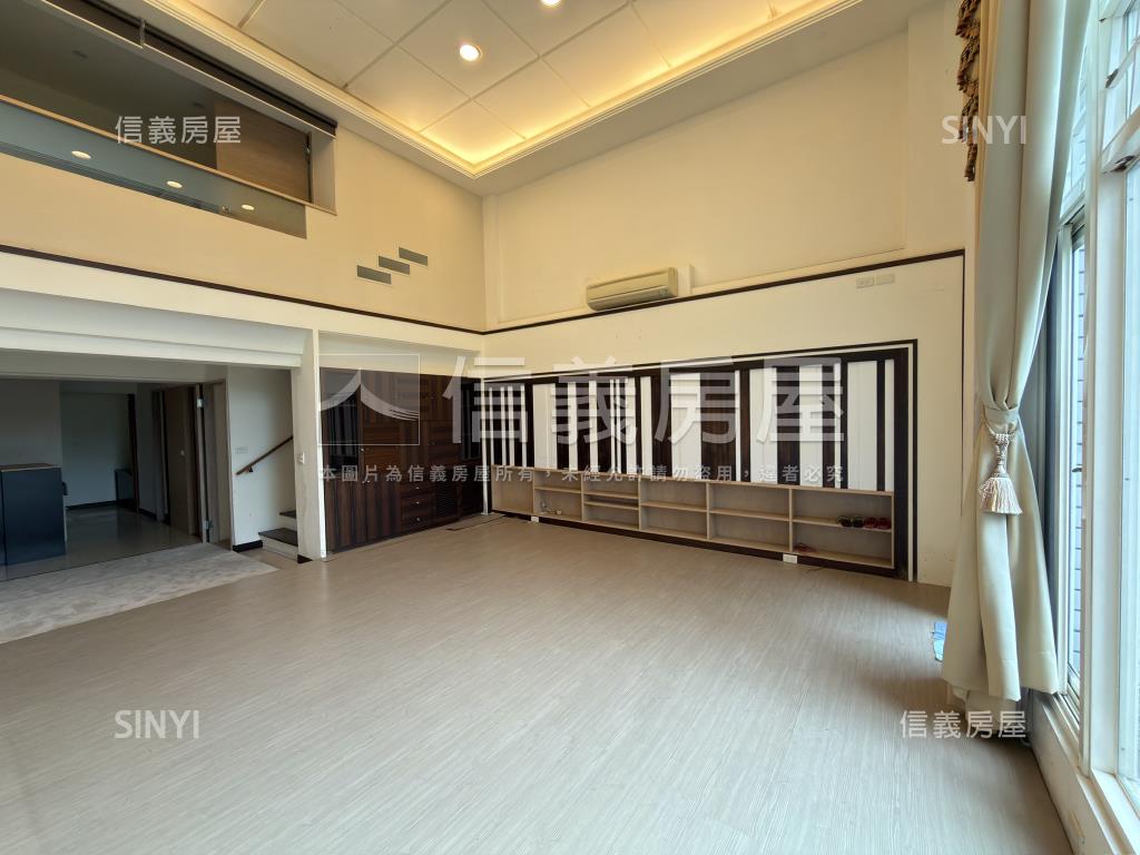 空屋！山巒遠景車庫別墅房屋室內格局與周邊環境