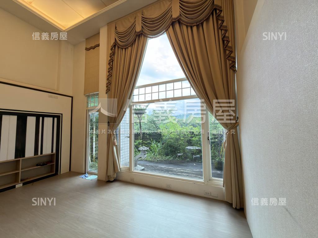 空屋！山巒遠景車庫別墅房屋室內格局與周邊環境