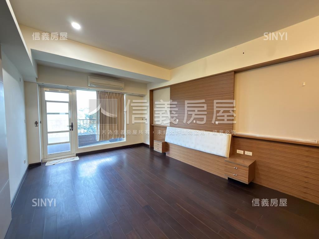 空屋！山巒遠景車庫別墅房屋室內格局與周邊環境