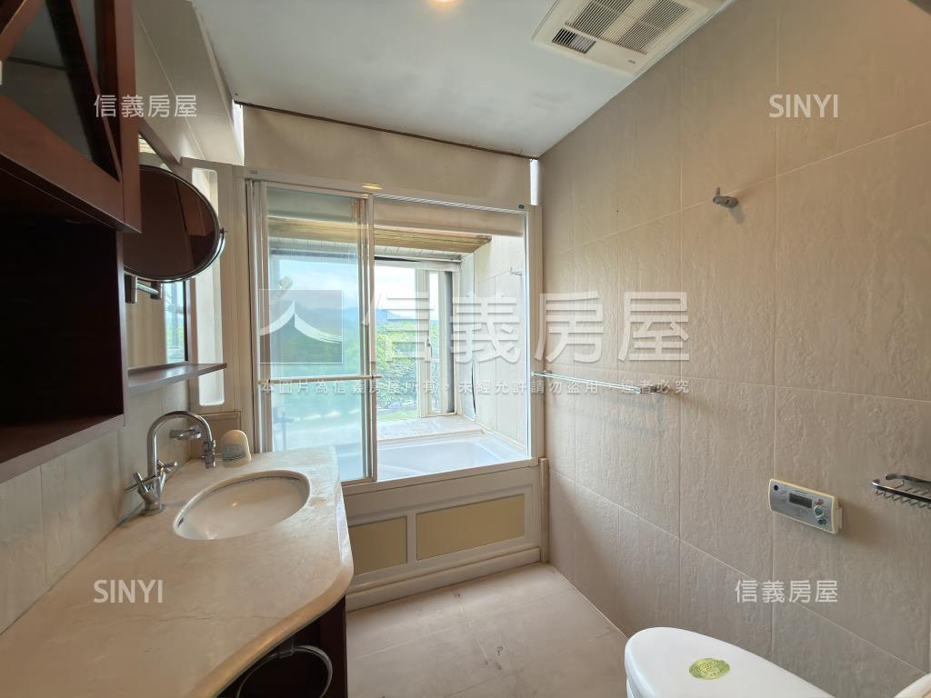 空屋！山巒遠景車庫別墅房屋室內格局與周邊環境