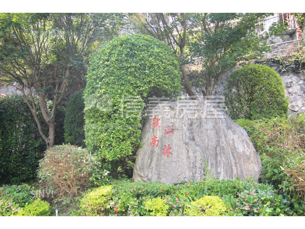 空屋！山巒遠景車庫別墅房屋室內格局與周邊環境