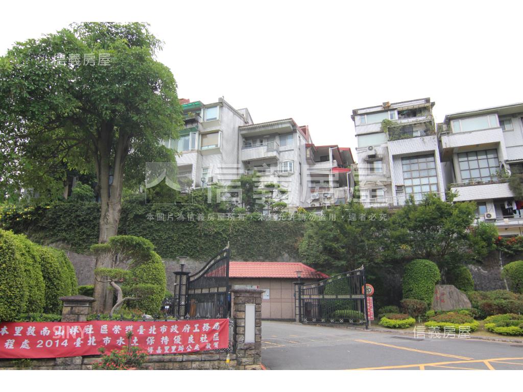 空屋！山巒遠景車庫別墅房屋室內格局與周邊環境