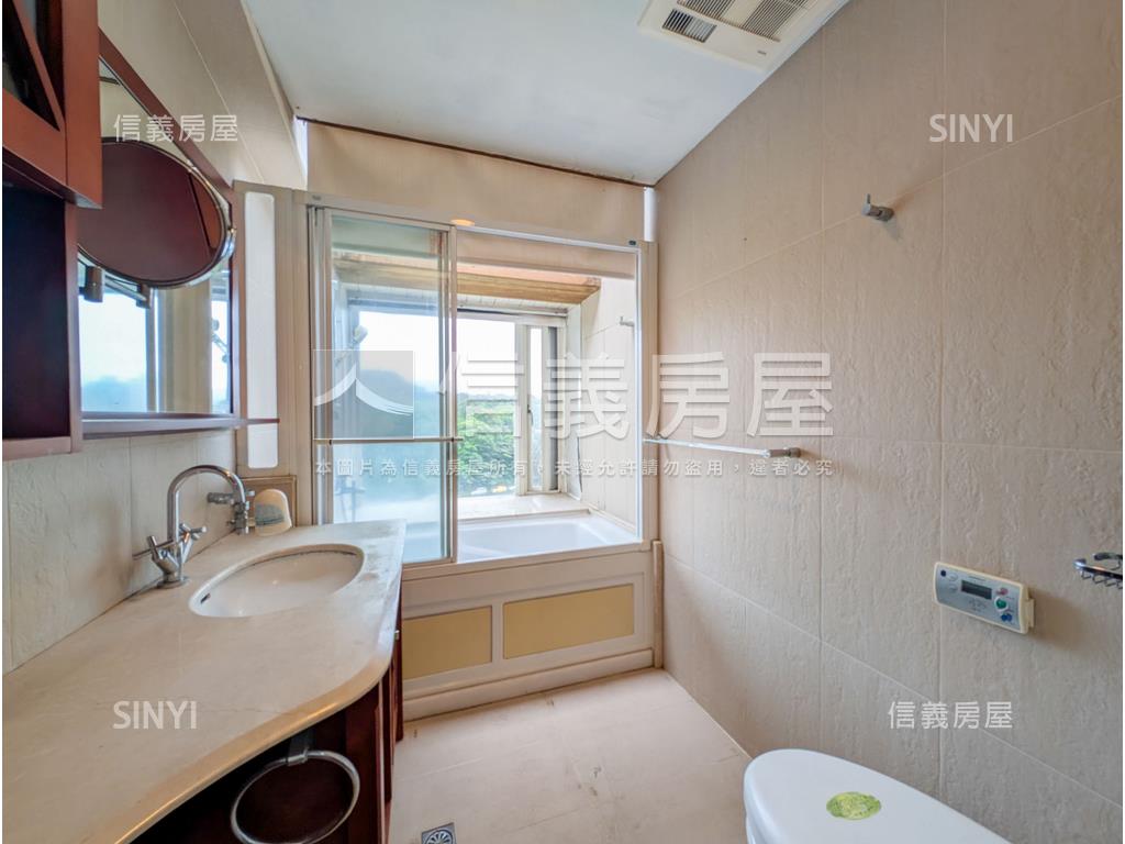空屋！山巒遠景車庫別墅房屋室內格局與周邊環境
