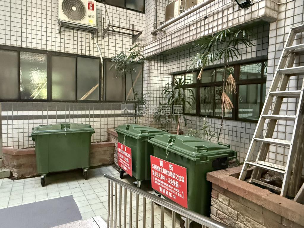 稀有釋出皇都４房＋車位房屋室內格局與周邊環境