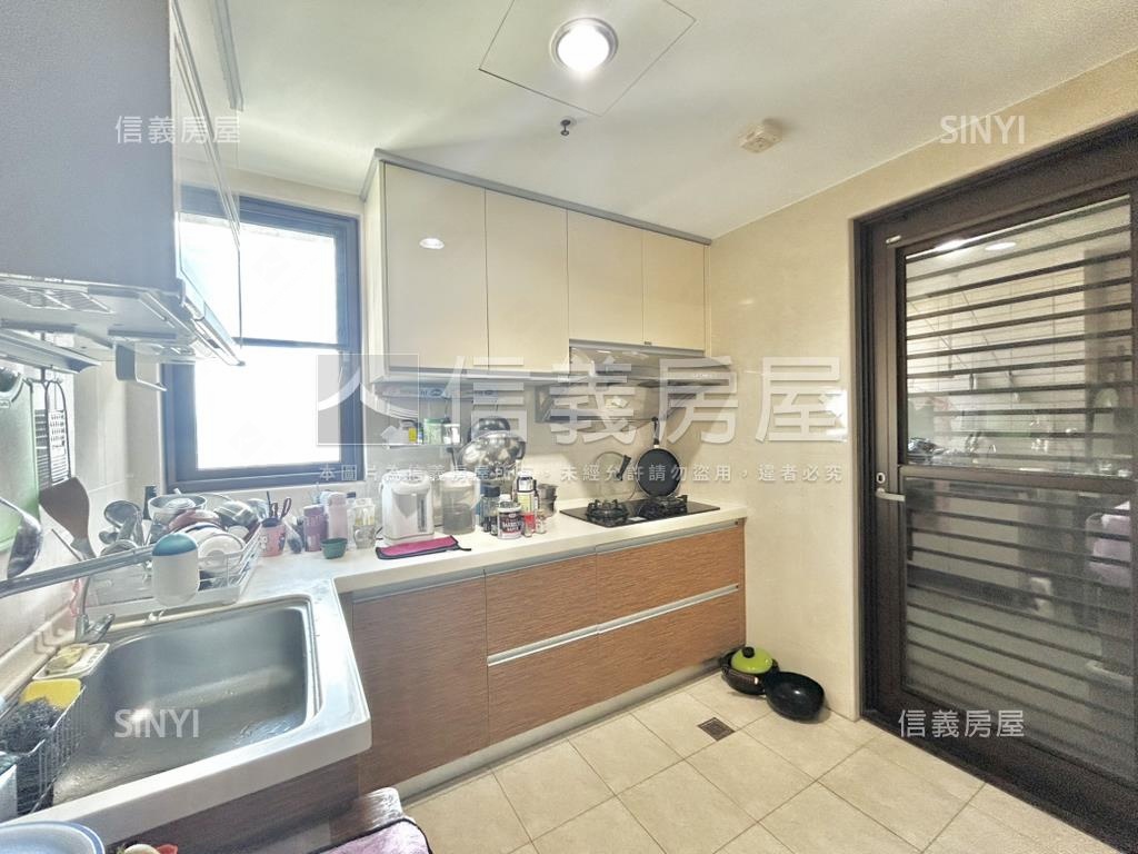 鳳翔高樓採光前後陽台房屋室內格局與周邊環境