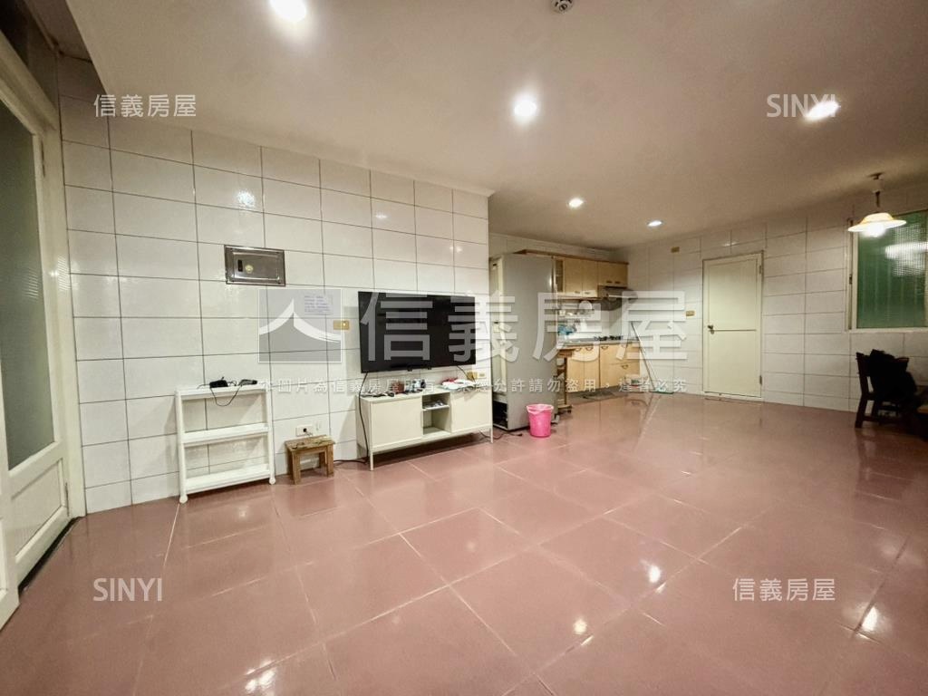 美術館內惟公寓一樓房屋室內格局與周邊環境