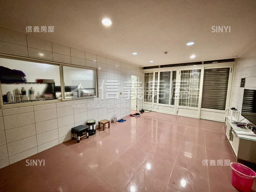 美術館內惟公寓一樓房屋室內格局與周邊環境
