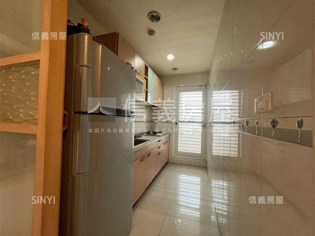 近馬卡綠園道三房平車房屋室內格局與周邊環境