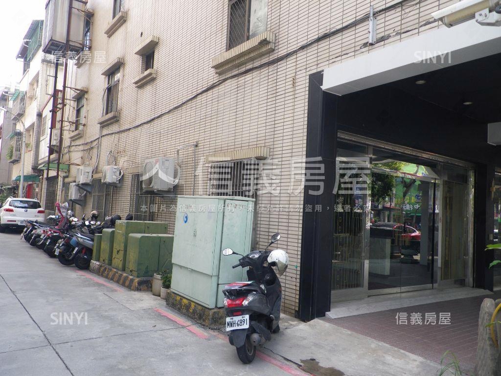 文化中心光華路三角窗透店房屋室內格局與周邊環境