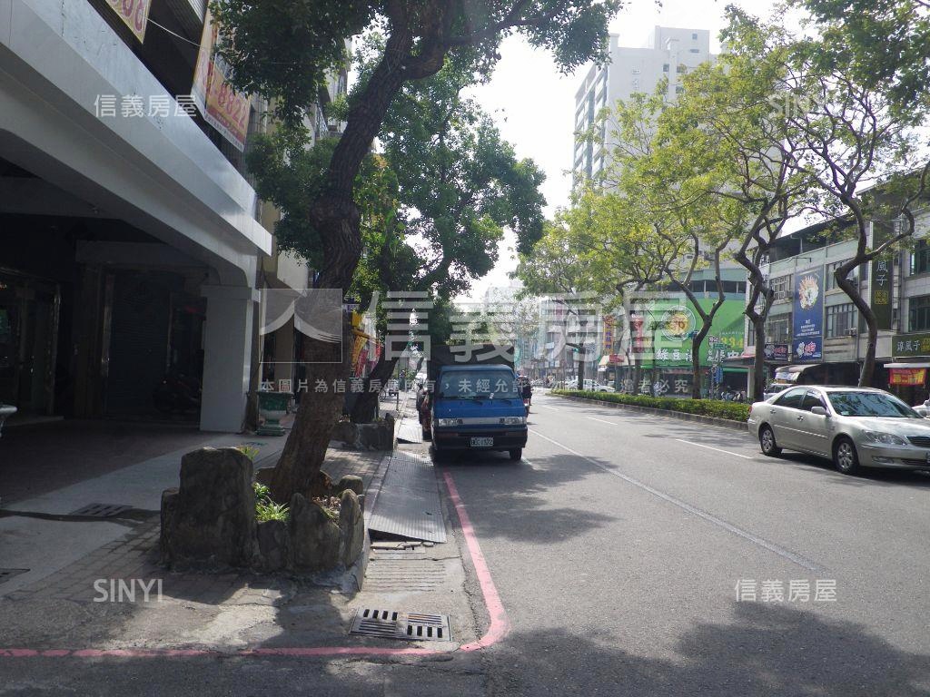 文化中心光華路三角窗透店房屋室內格局與周邊環境
