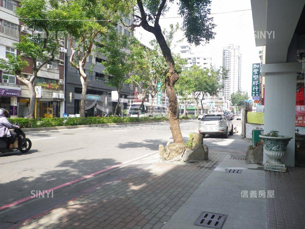 文化中心光華路三角窗透店房屋室內格局與周邊環境