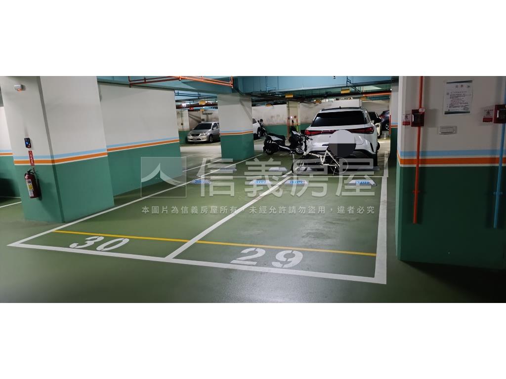 薩爾茲堡邊間三房車位房屋室內格局與周邊環境