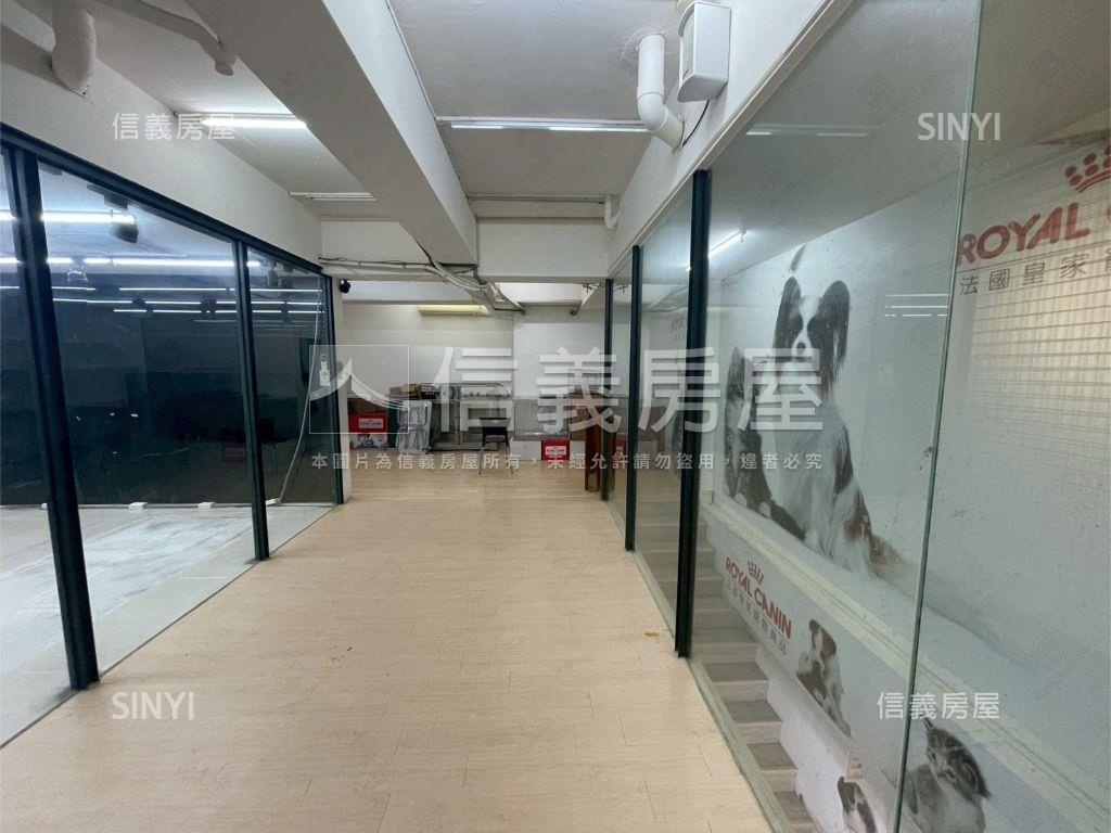 文化三路面寬近家樂福店面房屋室內格局與周邊環境