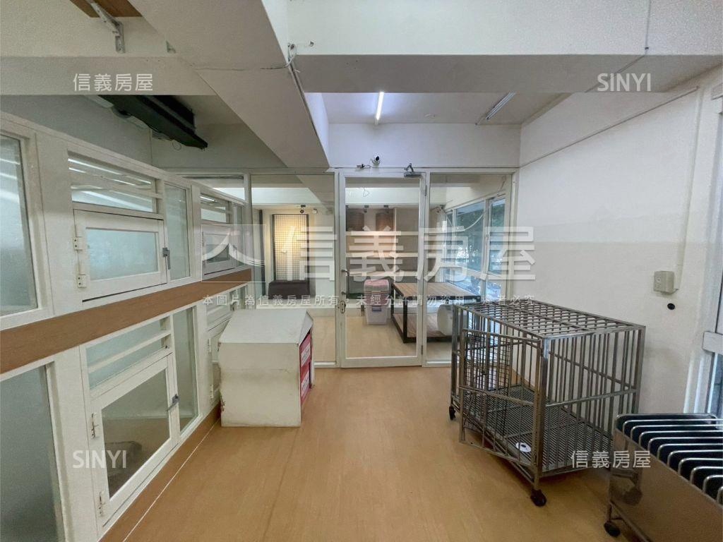 文化三路面寬近家樂福店面房屋室內格局與周邊環境