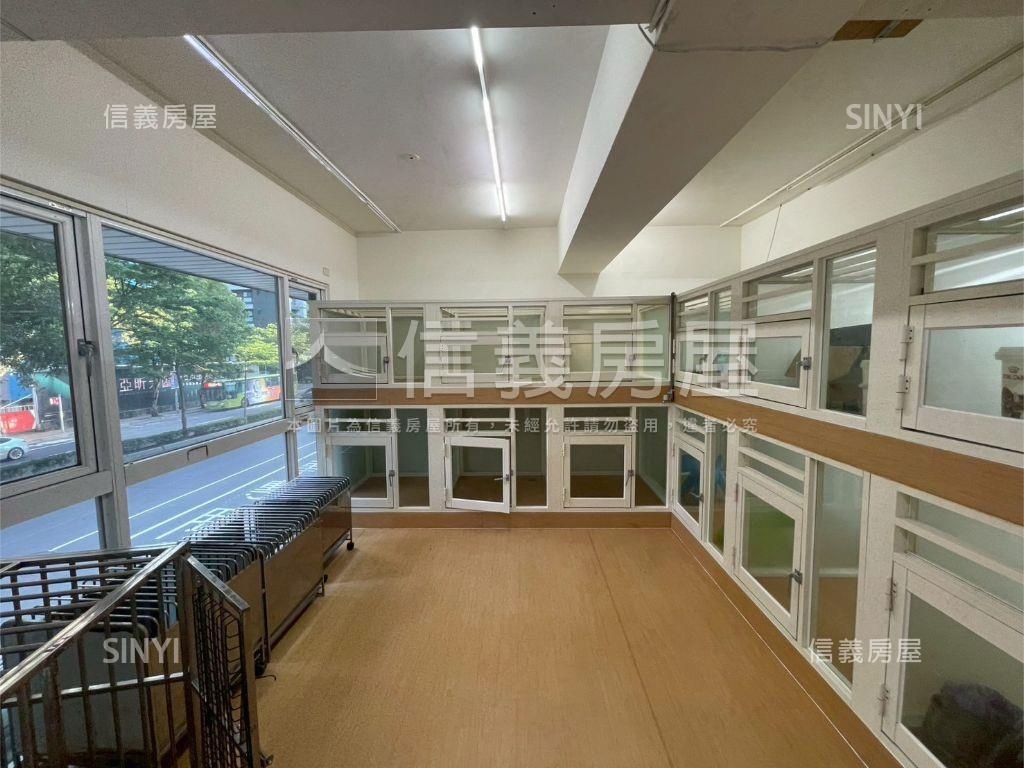 文化三路面寬近家樂福店面房屋室內格局與周邊環境