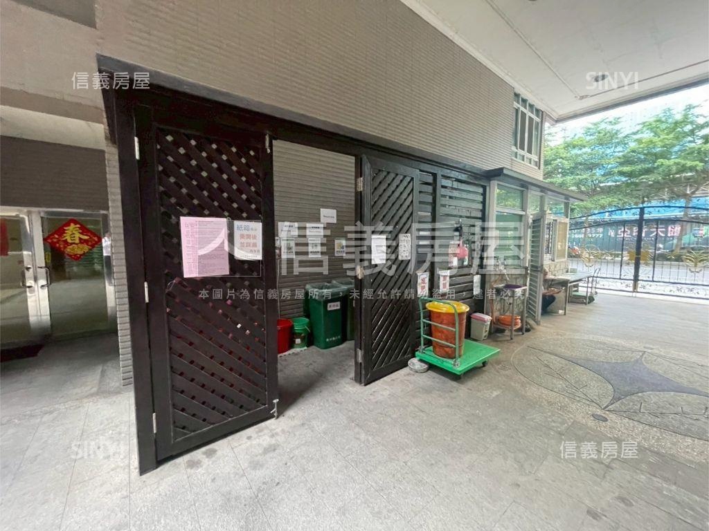 文化三路面寬近家樂福店面房屋室內格局與周邊環境
