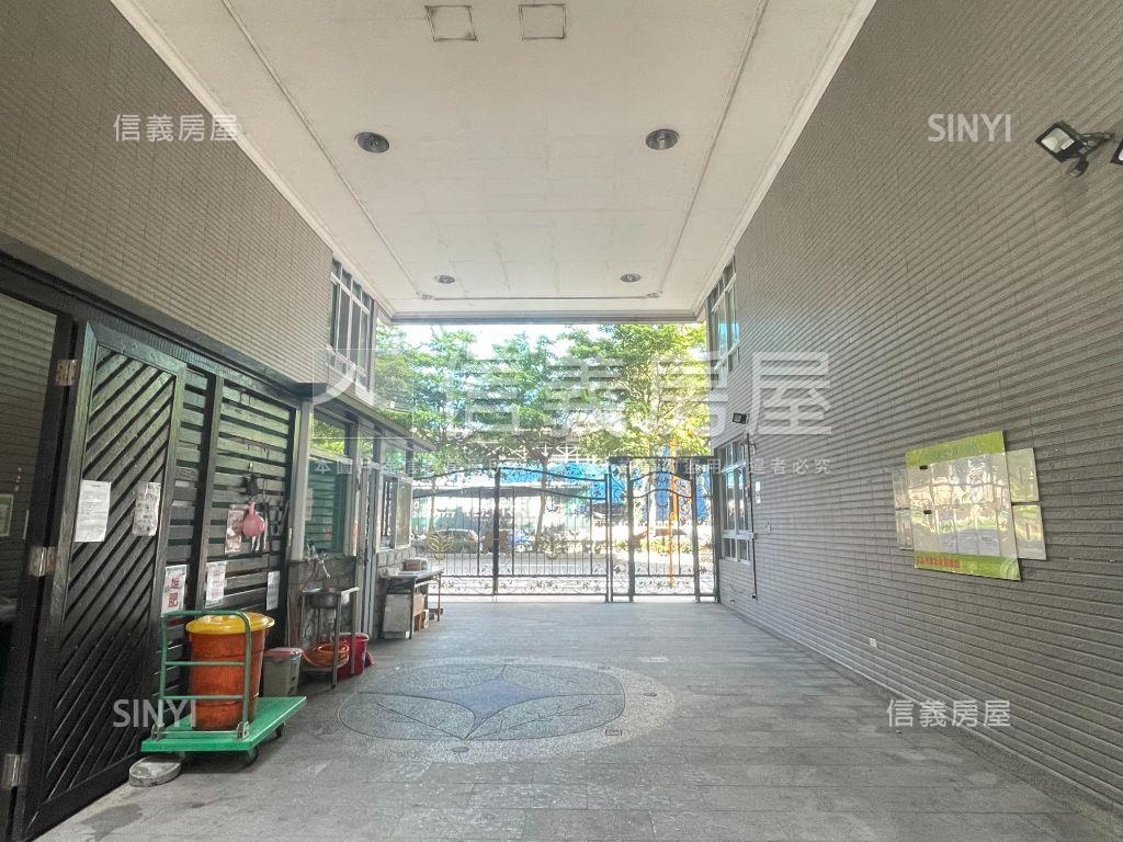 文化三路面寬近家樂福店面房屋室內格局與周邊環境