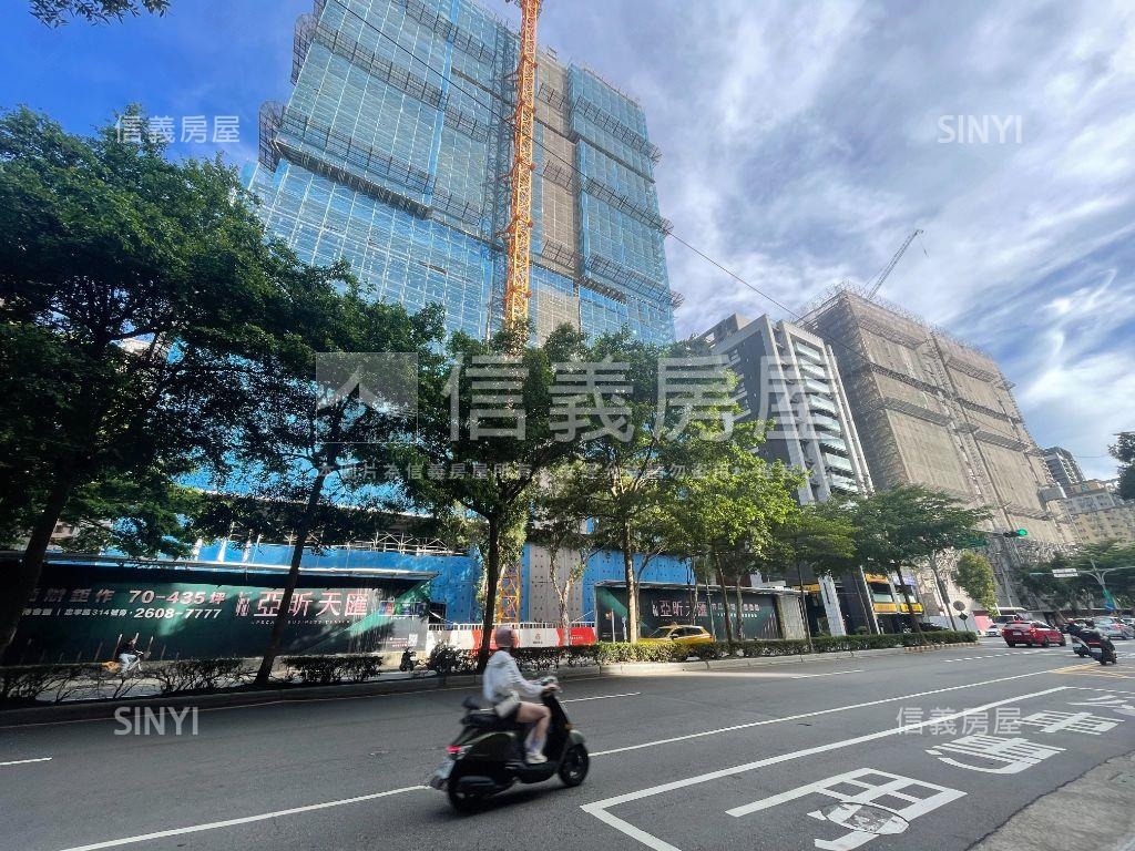 文化三路面寬近家樂福店面房屋室內格局與周邊環境