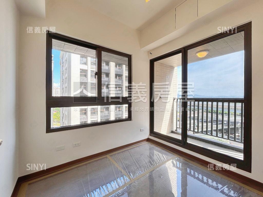 快樂王國全新三房車位房屋室內格局與周邊環境