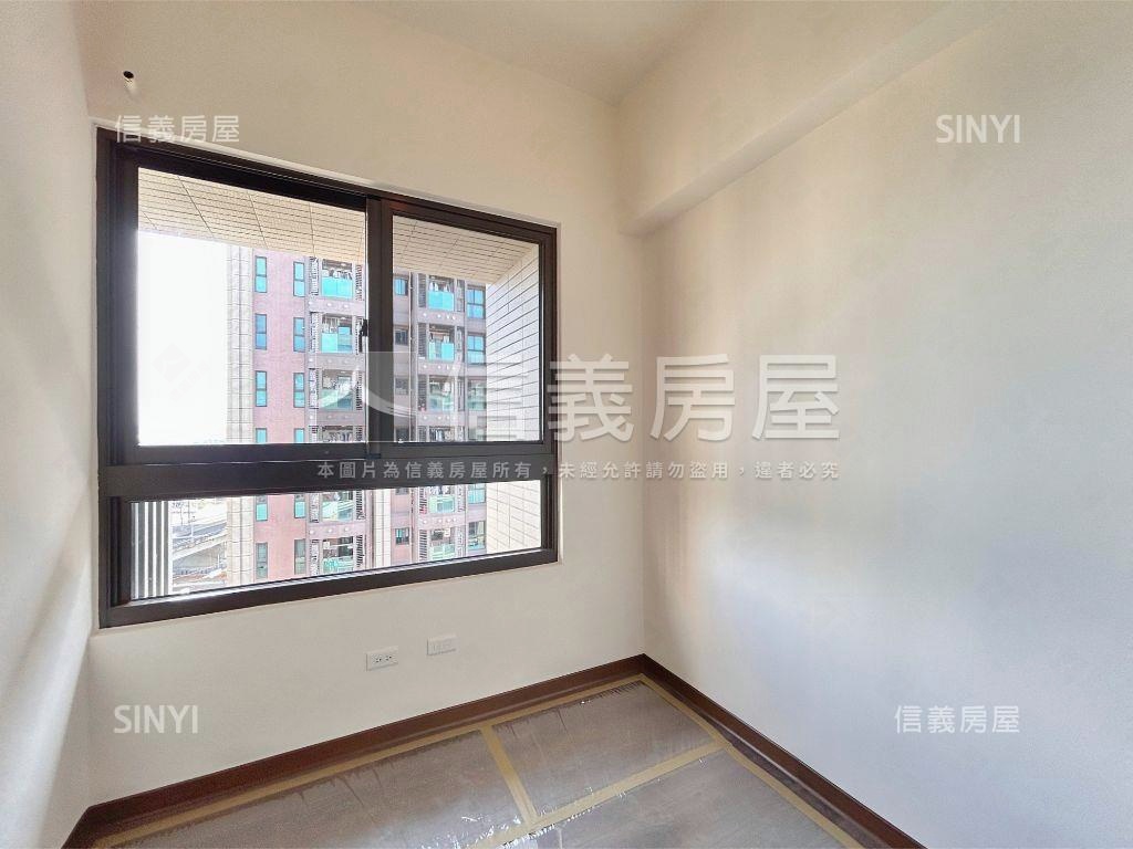 快樂王國全新三房車位房屋室內格局與周邊環境