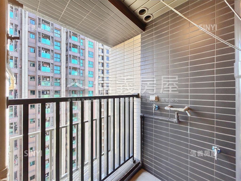 快樂王國全新三房車位房屋室內格局與周邊環境