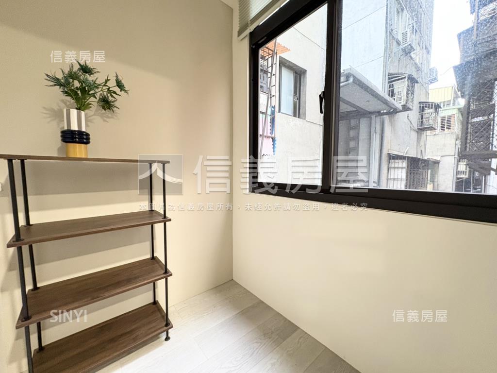 近捷運。免爬高。邊間兩房房屋室內格局與周邊環境