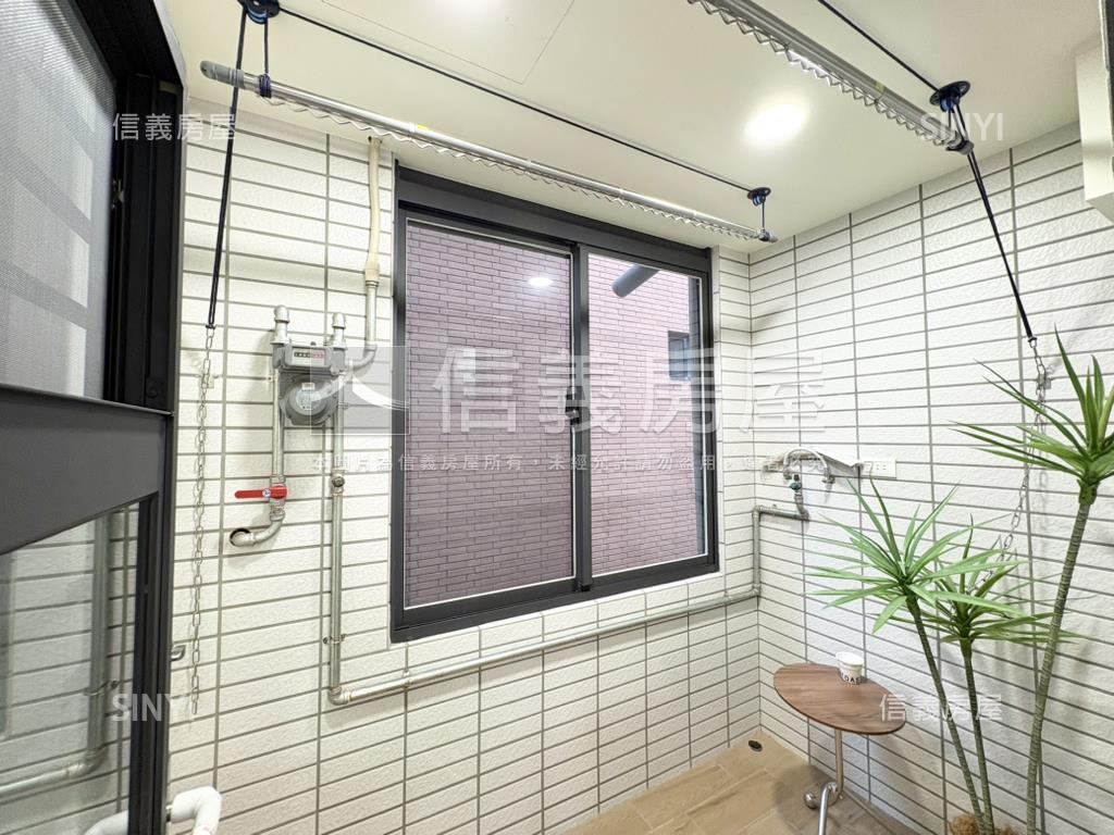 近捷運。免爬高。邊間兩房房屋室內格局與周邊環境