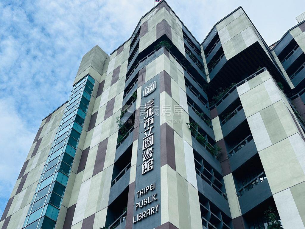 專任附中學區捷運管理三房房屋室內格局與周邊環境