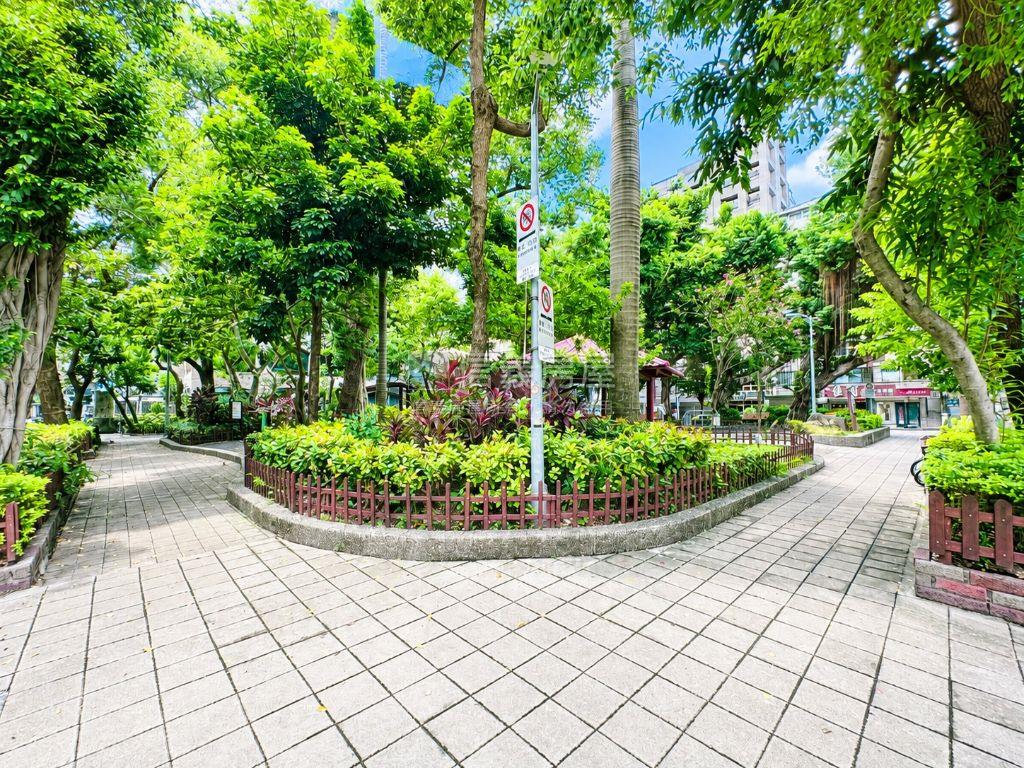 專任附中學區捷運管理三房房屋室內格局與周邊環境