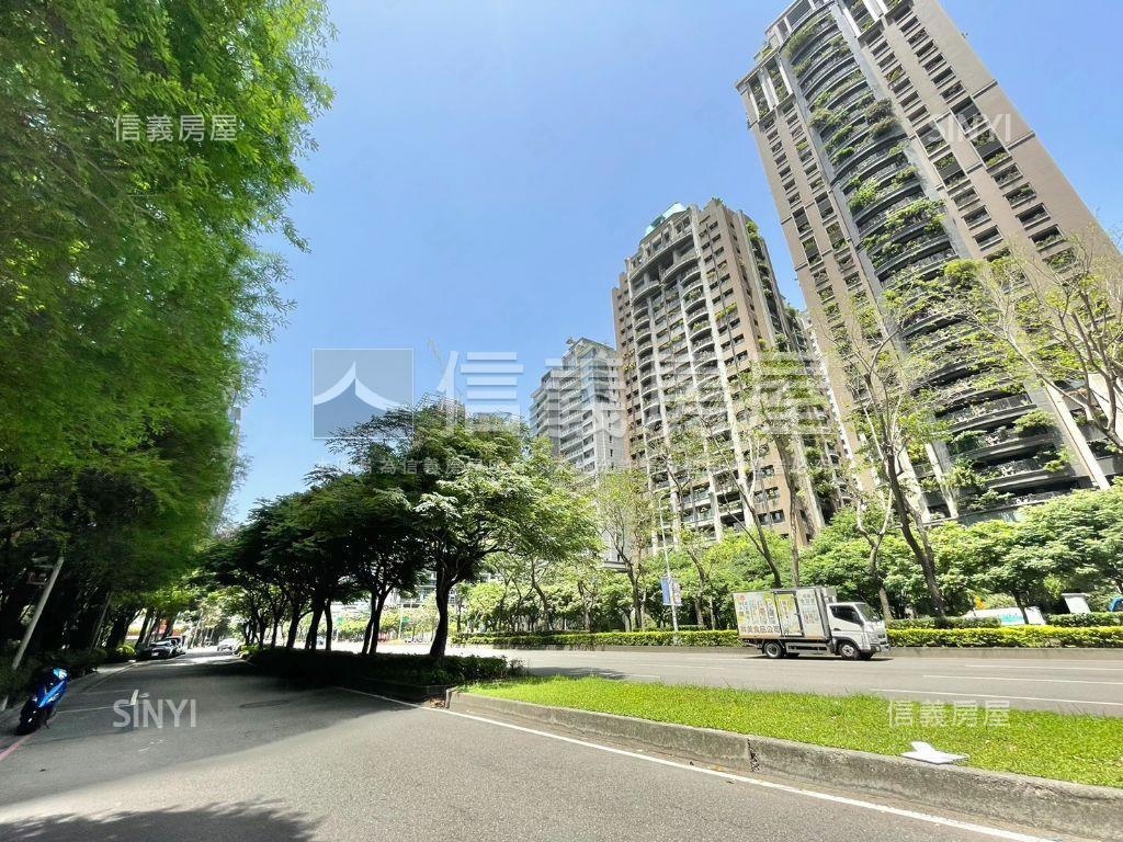 可換約‧面公園雲頂三房房屋室內格局與周邊環境