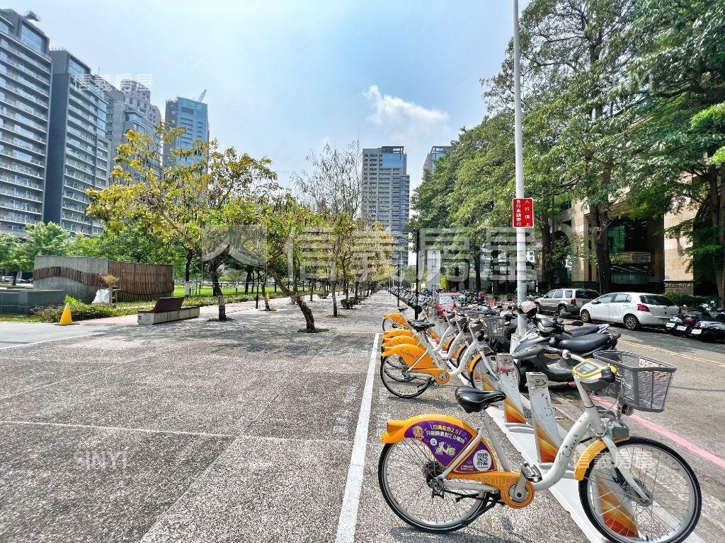 可換約‧面公園雲頂三房房屋室內格局與周邊環境