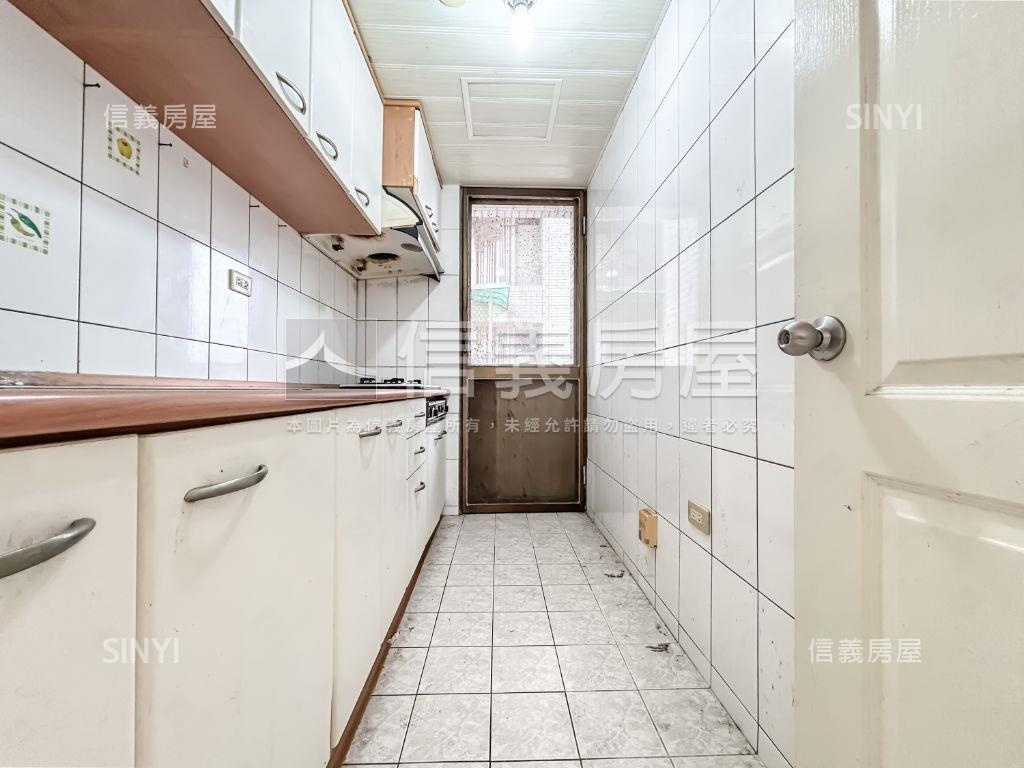 青春宏威·福華三房車位房屋室內格局與周邊環境