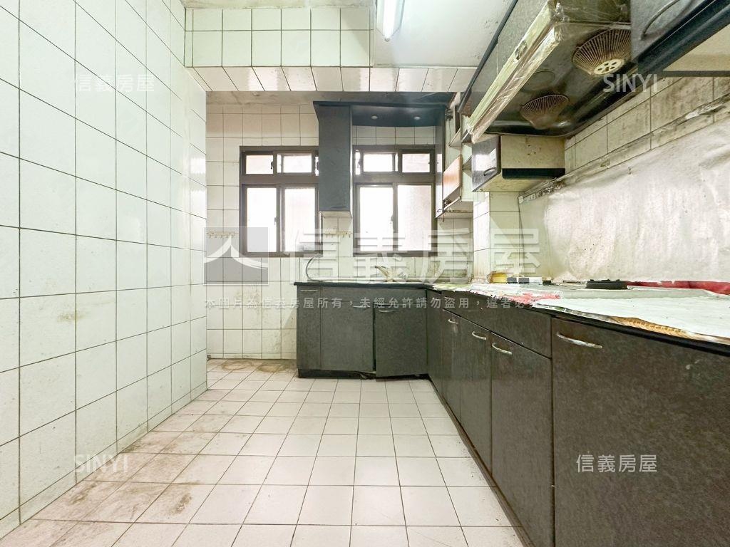 中和邊間一層一戶三樓公寓房屋室內格局與周邊環境