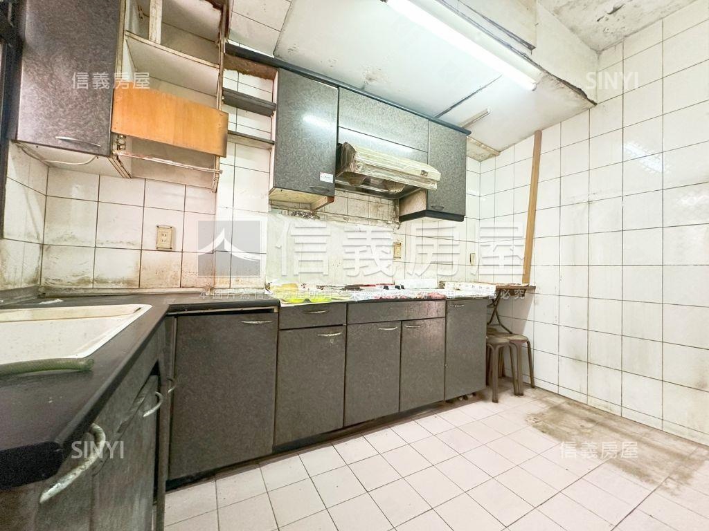 中和邊間一層一戶三樓公寓房屋室內格局與周邊環境