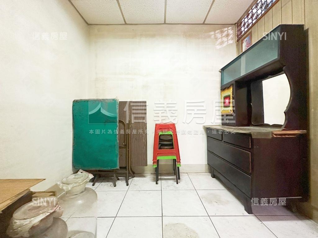 中和邊間一層一戶三樓公寓房屋室內格局與周邊環境