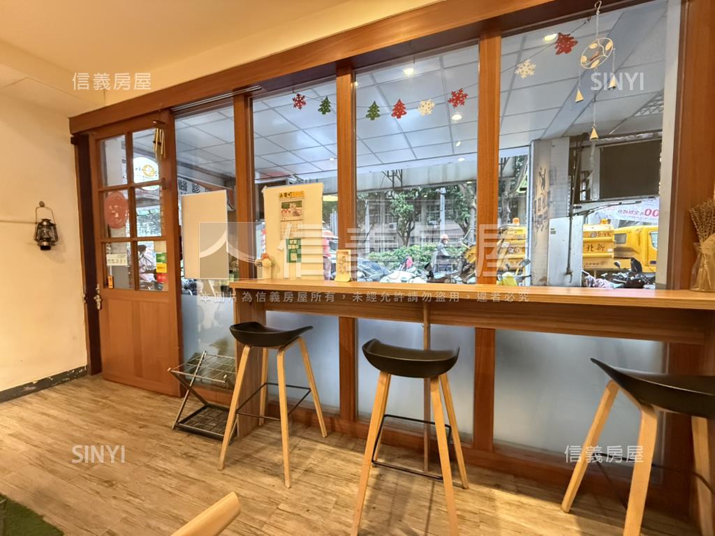 秀山文青靓店面房屋室內格局與周邊環境