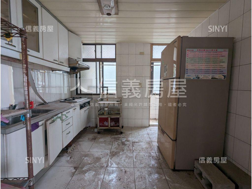 屋主誠售大空間房屋室內格局與周邊環境