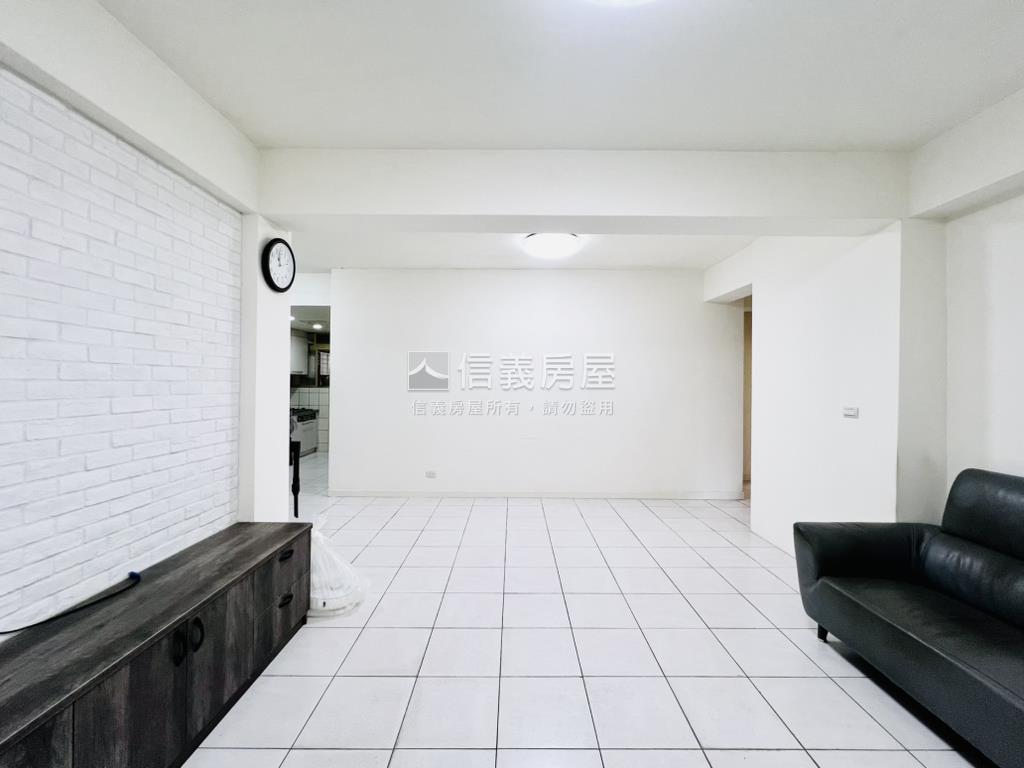 大坪數方正四房公寓２樓房屋室內格局與周邊環境