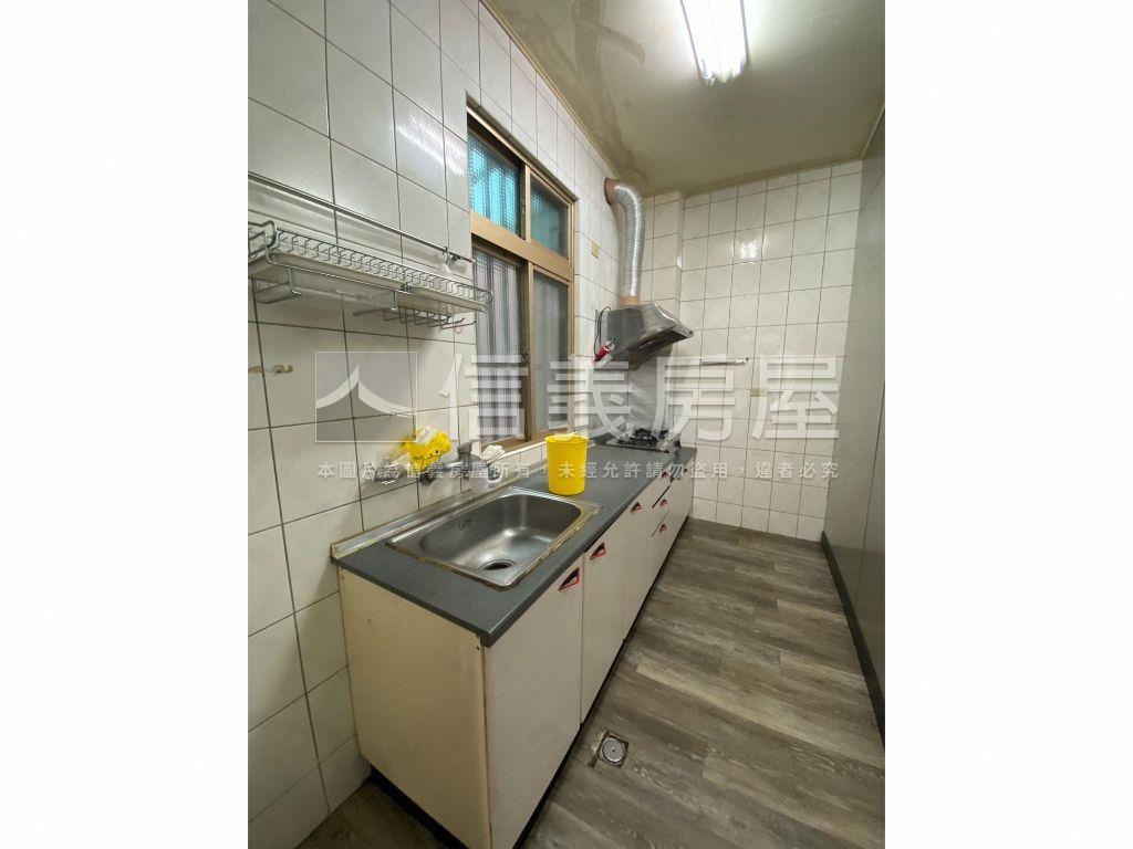 稀有近中路重劃區店面房屋室內格局與周邊環境