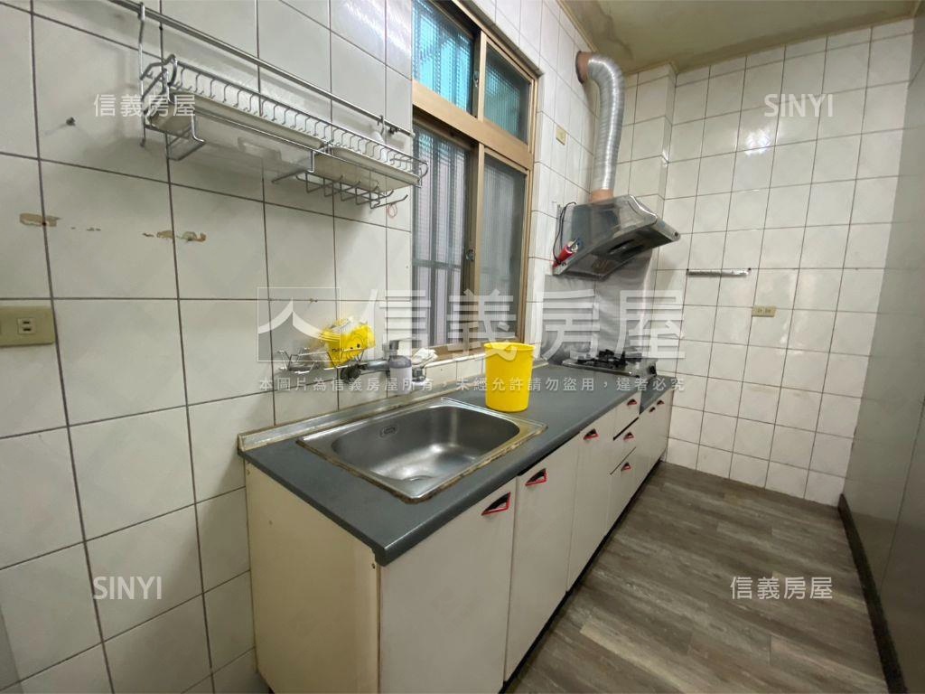 稀有近中路重劃區店面房屋室內格局與周邊環境