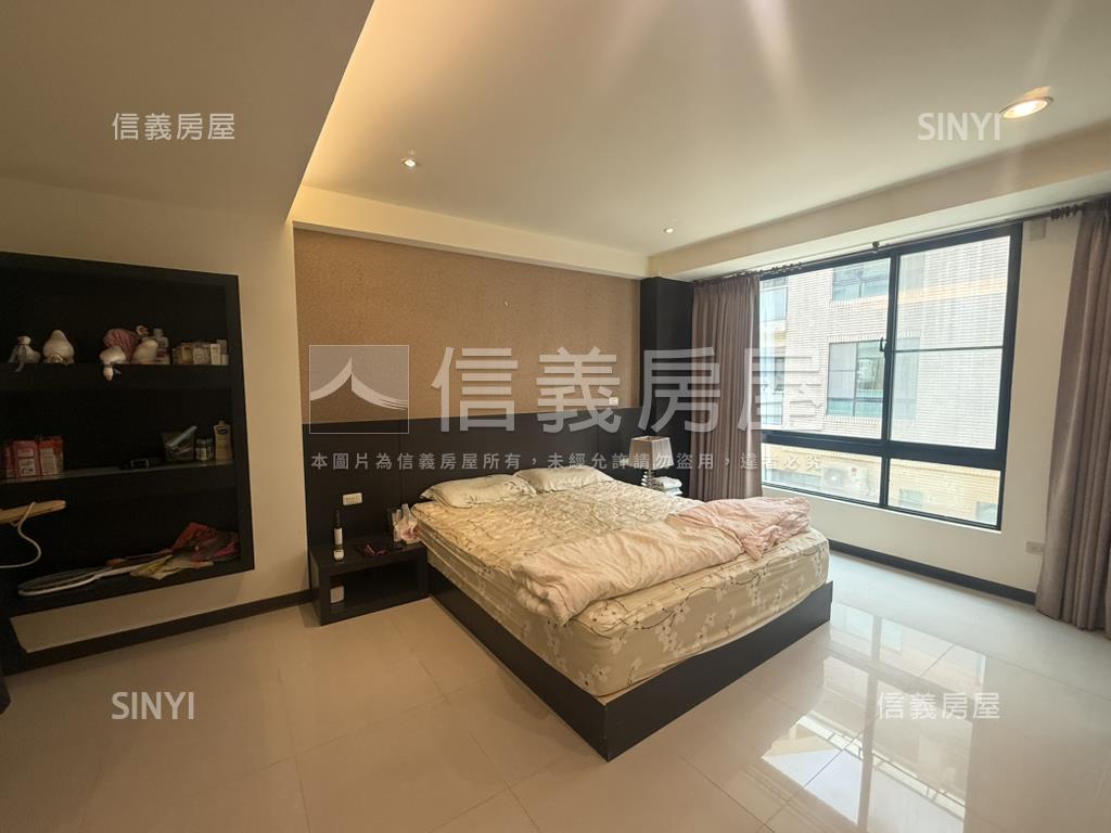 市中心荷里揚寬約６米別墅房屋室內格局與周邊環境
