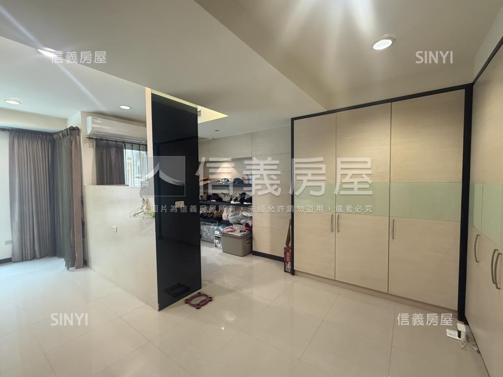 市中心荷里揚寬約６米別墅房屋室內格局與周邊環境