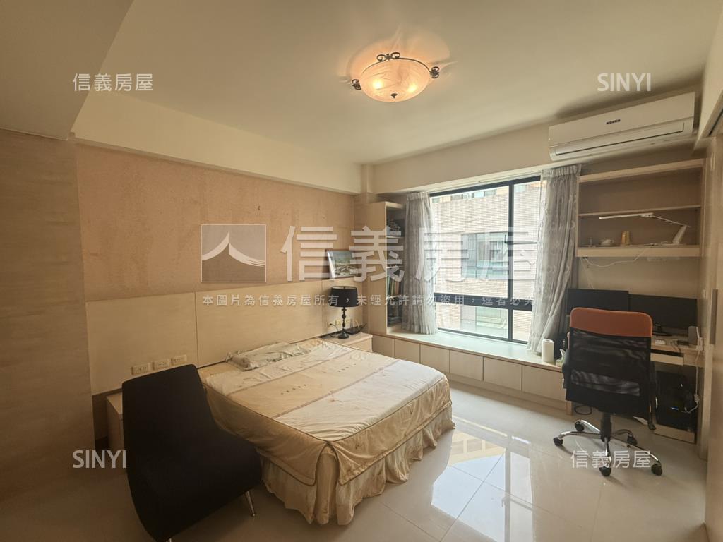 市中心荷里揚寬約６米別墅房屋室內格局與周邊環境