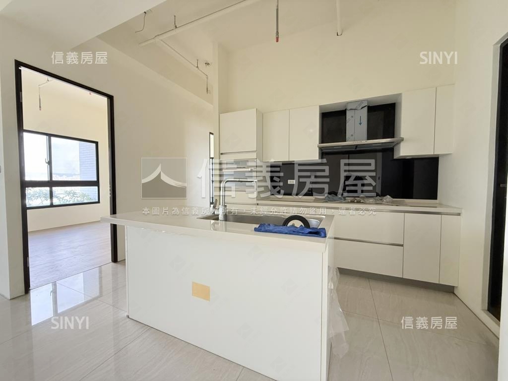 單元二全新未住三房雙平車房屋室內格局與周邊環境