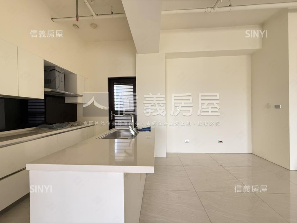 單元二全新未住三房雙平車房屋室內格局與周邊環境