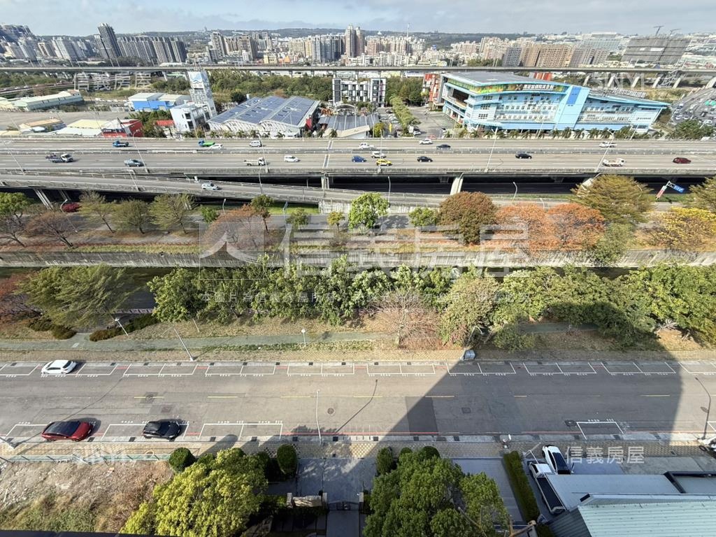 單元二全新未住三房雙平車房屋室內格局與周邊環境