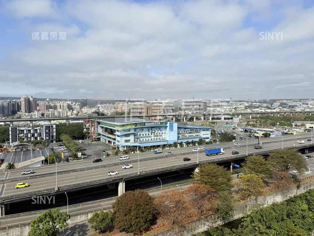 單元二全新未住三房雙平車房屋室內格局與周邊環境