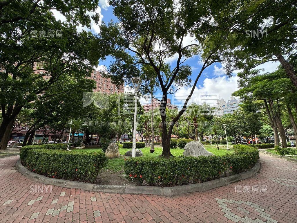 鑫高鐵Ⅲ左營平車質感宅房屋室內格局與周邊環境